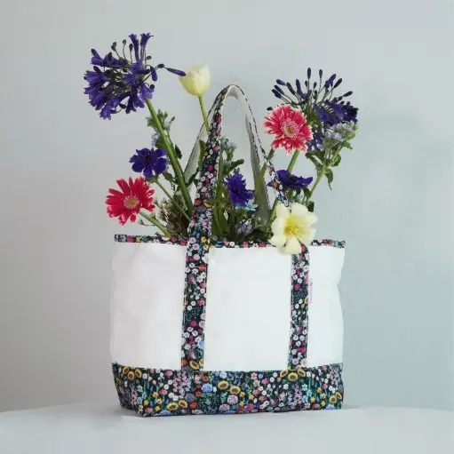 Black Flower Field : Tote Bag