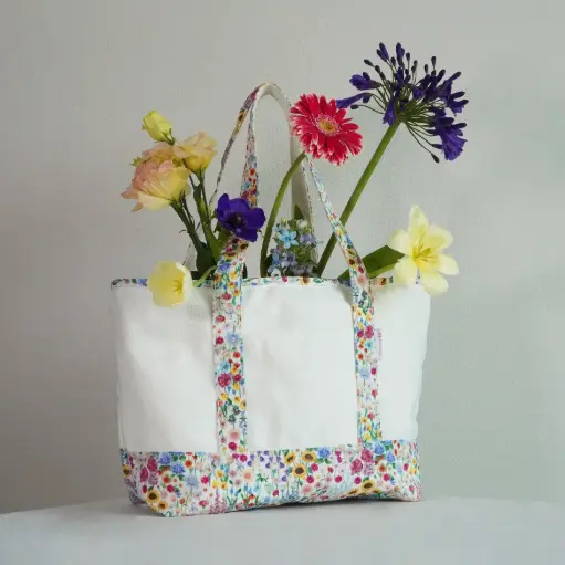 Flower Field : Tote Bag